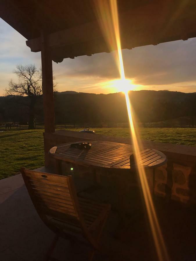 Les Perruchons Ancienne Grange Renovee Avec Soin Villa Ozolles Luaran gambar